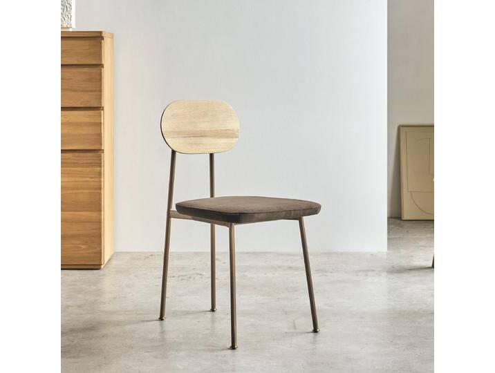 Stuhl brown aus Eiche - Braun - Fabric Stuhl brown aus Eiche - Braun - Fabric von Tikamoon