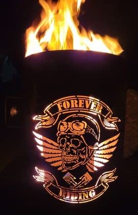 TiKo-Design Feuertonne - Lagerfeuertonne - Feuerkorb mit Skull Forever Riding Motiv – Verleihen Sie Ihrem Garten EIN besonderes Ambiente für unvergessliche Abende mit ihren Freunden von Tiko-Metalldesign
