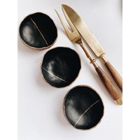 Kleine Sojasauce Dipschale Im Kintsugi-stil, Ring Schmuckschale, Hand Getöpfert Julia Pilipchatina Keramikstudio Tiletiletesto von Tiletiletesto