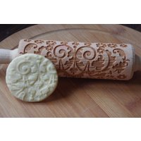 Mini Laser Gravierter Teigroller Mit Blümchen von TiliaRollingPins