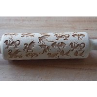 Mini Laser Graviertes Nudelholz Mit Drachen von TiliaRollingPins