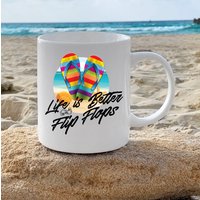 Das Leben Ist Besser in Flip Flops Lustig 11 Unzen. Kaffeebecher von TillieAnnsTreasures