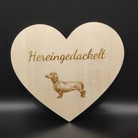 Personalisierbares Herzform-Schild "Hereingedackelt" Mit Dackelmotiv - Willkommen Schild Für Haustür, Dackelliebhaber Personalisierbares Herzform-Schild "Hereingedackelt" Mit Dackelmotiv - Willkommen Schild Für Haustür, Dackelliebhaber von Tillswerkstatt