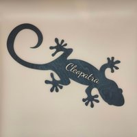 Wandkunst Holz-Gecko, Personalisierbare Deko, Wanddekoration, Holzdeko, Wohnzimmer-Deko Wandkunst Holz-Gecko, Personalisierbare Deko, Wanddekoration, Holzdeko, Wohnzimmer-Deko von Tillswerkstatt