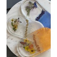 Gepresste Blumen Kunst | Schmetterling Blumendekor Zerstoßenes Glas Schmucktablett Kosmetiktablett Organizer Schmuckschale von TillyTalleysGallery