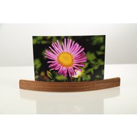 Eleganter Bilderhalter Aus Holz | Fotoständer & Bilderrahmen Handgemacht Nussbaum Und Kirsche Geschenkidee Versand 24H Eleganter Bilderhalter Aus Holz | Fotoständer & Bilderrahmen Handgemacht Nussbaum Und Kirsche Geschenkidee Versand 24H von TimberDesign007