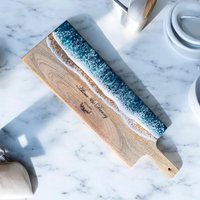 Personalisierbares, Großes Tapasbrett "Ocean" in Meeresoptik Aus Holz Und Epoxidharz, Perfektes Geschenk, Dekobrettchen, Schneidebrett von TimberLabsShop