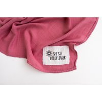 Personalisiertes Swaddle - Rose | Neugeborenen Geschenk Baby Shower Babydecke von TimberTinkersCo