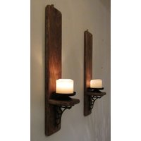 Paar Rustikale Wandleuchter-Kerzenhalter Aus Altholz Mit Wunderschöner Halterung Gusseisen Paar Rustikale Wandleuchter-Kerzenhalter Aus Altholz Mit Wunderschöner Halterung Gusseisen von TimberWizards