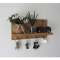 Rustikaler Schlüsselhalter Aus Gewachstem Palettenholz Mit Ablage/Eingangsbereich Schlüsselbrett Küchenorganizer Rustikaler Schlüsselhalter Aus Gewachstem Palettenholz Mit Ablage/Eingangsbereich Schlüsselbrett Küchenorganizer von TimberWizards