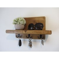 Rustikaler Zirbenbrett Holz Schlüsselhalter Mit Regal/Eingang Schlüsselständer Küchen Organizer von TimberWizards