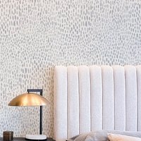 Handgemalte Punkte in Hellblau. Abnehmbares Peel + Stick Und Traditionelle Wallpaper-Optionen. Mehrere Farben Erhältlich. 62 cm von TimberleaMinimal
