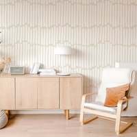 Organic Stripes Tapete. Ecru Farbe. Peel + Stick Wallpaper Und Traditionelle Optionen. Mehrere Farben. 64cm Rapport von TimberleaMinimal