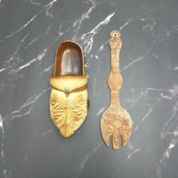 2 Deko-Objekte Für Wohndekoration Signierte Arbio Volkskunst Wandbehang Gabel Kunstknochen & Schöner Holzslog von TimeLessIl