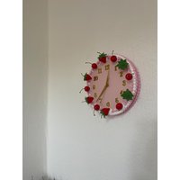 Torten - Wanduhr „strawberry Number" von TimeTorte