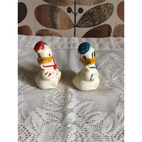 Vintage 1960Er Salz - Und Pfefferstreuer Zwei Enten Im Matrosenanzug Eine in Rot Blau Verkauft Wie Ist von TimelessTreasuresVCB