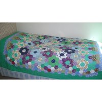 Reduziert Handgemachte Vintage Handgeteilte Sechsecke Patchwork Neu Zu Einem Schönen Quilt von Timemachinequilting