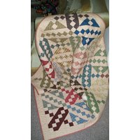 Reduzierte Neue Patchwork Lap Quilt von Timemachinequilting
