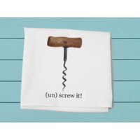 Entschrauben, Mehlsacktuch, Küche Und Bar, Dekotücher, Weinliebhabers Wortspiel Entschrauben, Mehlsacktuch, Küche Und Bar, Dekotücher, Weinliebhabers Wortspiel von TinaLabadiniDesigns