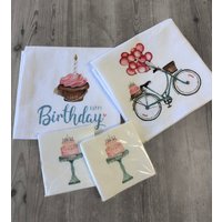 Geburtstagsgeschenk, Versand Direkt, Kostenloser Versand, 2 Handtücher Packungen Servietten, Cupcake, Geburtstagsfahrrad Und Geburtstagstorte von TinaLabadiniDesigns