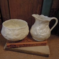 Vintage Belleek Sahne Und Zucker Set/Iridescent Cream Sugar Lotus Muster Creme von TinaTreasureTrinkets