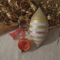 Vintage Trio Deutsche Ornamente/Feder Baum Eingezogen Ornament & Rosa Horn Und Großer Gestreifter Weihnachtsschmuck von TinaTreasureTrinkets