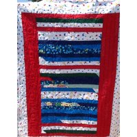 Qualle Rolle Rot, Weiß Und Blau Lustige Tagesdecke von TinaZee