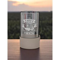 Windlicht Für Camper, "Zuhause Ist Da Wo Wir Parken", 16, 5 cm X 9 cm, Mit Metallaufnahme Und Griff Windlicht Für Camper, "Zuhause Ist Da Wo Wir Parken", 16, 5 cm X 9 cm, Mit Metallaufnahme Und Griff von Tinaehtshop