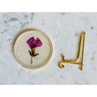 Lila Blumen Wohndekor Teller - Handgemachte Staffelei Inklusive von TinisTinyThings