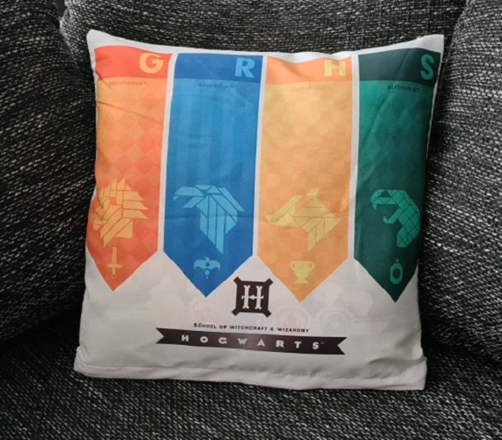 Tinisu Dekokissen Harry Potter Kissenbezug: Die vier Häuser Hogwarts - 40cm x 40cm Tinisu Dekokissen Harry Potter Kissenbezug: Die vier Häuser Hogwarts - 40cm x 40cm von Tinisu