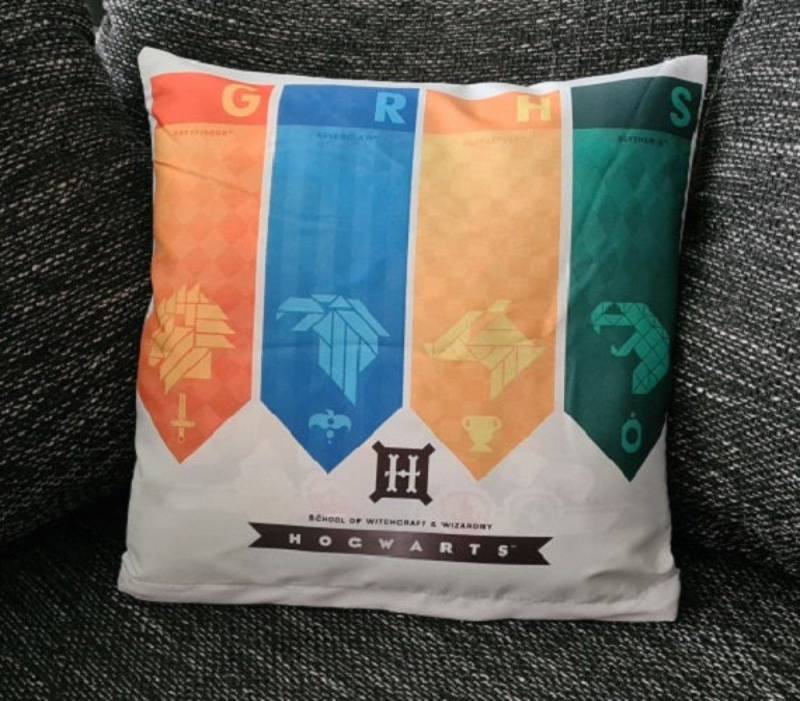 Tinisu Dekokissen Harry Potter Kissenbezug: Die vier Häuser Hogwarts - 40cm x 40cm Tinisu Dekokissen Harry Potter Kissenbezug: Die vier Häuser Hogwarts - 40cm x 40cm von Tinisu