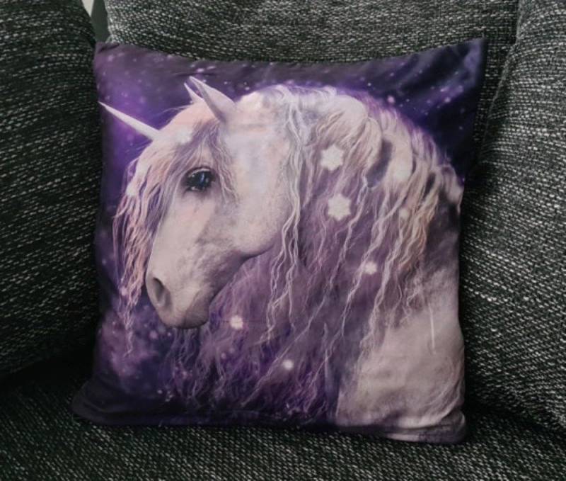 Tinisu Dekokissen Phantasie Tier Kissenbezug: Einhorn - 40cm x 40cm von Tinisu