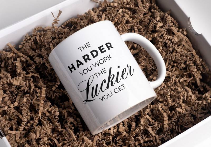 Tinisu Tasse Tasse Motivation "The Harder You Work The Luckier You Get" Lustig von Tinisu