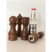 Einzigartige Schachfigur Flaschenöffner Handgefertigt Aus Walnussholz/Schachfigur, Turm, Königin Flaschenöffner/Schachliebhaber Geschenk Einzigartige Schachfigur Flaschenöffner Handgefertigt Aus Walnussholz/Schachfigur, Turm, Königin Flaschenöffner/Schachliebhaber Geschenk von TinkerVDesigns