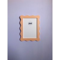 A4 Squiggle Peach Wavy Frame Funky Maximalist Farbe Home Decor von TintedPrintsStore