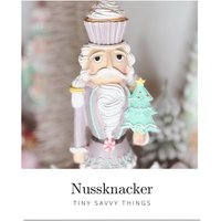 Weihnachtsdeko Innen, Nussknacker Candy Color, Pastell Lila Mint, Zuckerstange, Limited Edition , Weihnachten, Geschenke Tischdeko, Deko Weihnachtsdeko Innen, Nussknacker Candy Color, Pastell Lila Mint, Zuckerstange, Limited Edition , Weihnachten, Geschenke Tischdeko, Deko von TinySavvyThings