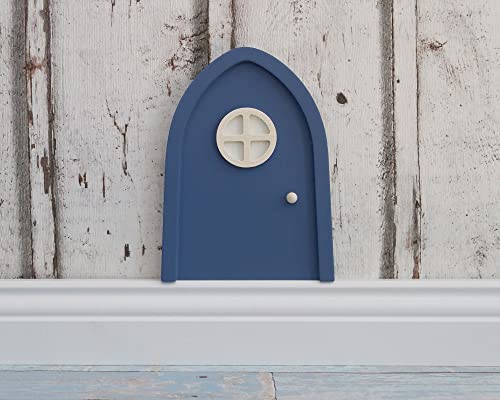 TinyFoxes Blaue Wichteltür - magischer Eingang für die Feen und Wichtel - Wanddekoration für das Kinderzimmer mit Leuchtfolie im Fenster - Handarbeit aus dem Erzgebirge von TinyFoxes