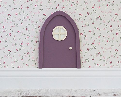 Tinyfoxes Violette Elfentür fürs Kinderzimmer mit Leuchteffekt im Türfenster - Zauberhafte Wanddekoration - von Kristin Franke von TinyFoxes