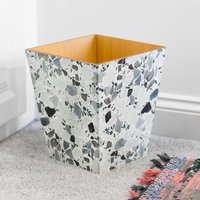 Handgefertigter Papierkorb Von Terrazzo Aus Holz von TissueBoxCompany