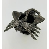 Alien Ei Facehugger, Handgemachte Recycelte Metallkunst Skulptur, Stiftehalter, Altstahl Xenomorph Inspiriert.hergestellt Aus Nüssen, Schrauben von TitanicVenice