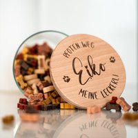 Kecksdose "Pfoten Weg" Personalisiert Mit Tiername | Leckerliglas Geschenkglas Graviertem Holzdeckel Kecksdose "Pfoten Weg" Personalisiert Mit Tiername | Leckerliglas Geschenkglas Graviertem Holzdeckel von TiyanaDesign