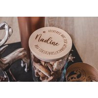 Vorratsglas "Weihnachtsbäckerei" Personalisiert | Weihnachtsgeschenk Geschenkglas Mit Graviertem Holzdeckel Vorratsglas "Weihnachtsbäckerei" Personalisiert | Weihnachtsgeschenk Geschenkglas Mit Graviertem Holzdeckel von TiyanaDesign