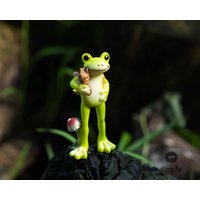 Miniatur Fee Frosch Halten Eichhörnchen Tierfiguren Fairy Garden Lieferungen & Zubehör Terrarium Figuren von TizzleByTizzle