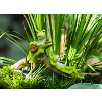 Miniatur-Fee Zwei Frösche Spielen Musik Auf Rüssel Tierfiguren Fairy Garten Lieferungen & Zubehör Terrarium Figuren von TizzleByTizzle