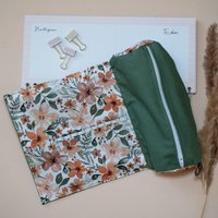 Handgemachtes Federmäppchen Personalisiert Mit Namen Oder Spruch, Baumwoll-Kosmetiktasche Grün Boho Blumen, Stifteetui Wunschname von TochtervonWalter