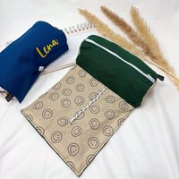 Personalisiertes Federmäppchen Schule - Grün Stiftemäppchen Mit Namen Gummiband, Geschenk Studentin, Mäppchen Mädchen von TochtervonWalter