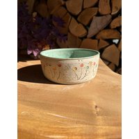Handgemachte Keramik Schale - Unikat Mit Blütendesign & Türkise Glasur Handgemachte Keramik Schale - Unikat Mit Blütendesign & Türkise Glasur von ToepfereiGutAnn