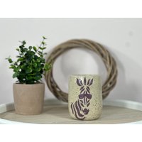 Keramikbecher Mit Zebra Lila Keramikbecher Mit Zebra Lila von ToepfereiGutAnn