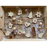 4Er Set Geschenkanhänger Keramik, Baumschmuck, Weihnachtsdeko Innen, Weihnachtsdekoration Außen, Weihnachtsanhänger Keramik 4Er Set Geschenkanhänger Keramik, Baumschmuck, Weihnachtsdeko Innen, Weihnachtsdekoration Außen, Weihnachtsanhänger Keramik von Toepferlaedchen