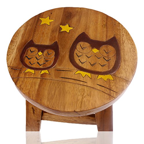 Kinderhocker Holz Massiv - Handgefertigter Kinderstuhl mit eingeschitztem Eule-Baby Motiv, Runder Schemel für Kinder Kinderhocker Holz Massiv - Handgefertigter Kinderstuhl mit eingeschitztem Eule-Baby Motiv, Runder Schemel für Kinder von Tokoindah